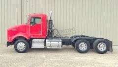 2007 Kenworth T800 tandem axle truck tractor