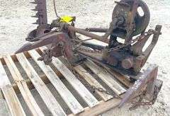 International 7' sickle mower for 2-point fast hitch