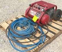 Porter Cable 4.5 gallon portable air compressor w/ hoses