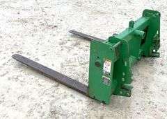 John Deere pallet forks for JD style quick attach