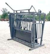 Squeeze chute w/ head catch gate