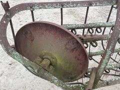 John Deere 350 3-point side delivery hay rake
