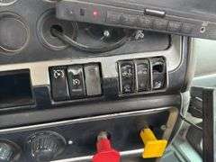 2007 Kenworth T800 tandem axle truck tractor