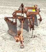 Allis Chalmers 3-14" snap coupler plow w/ coulters