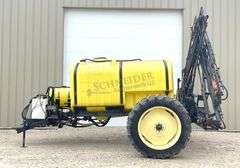 B&B 1,000 gallon pull type sprayer
