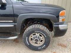 2004 GMC 2500HD extended cab 4x4 pickup