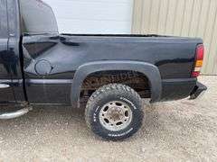 2004 GMC 2500HD extended cab 4x4 pickup