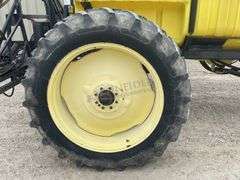 B&B 1,000 gallon pull type sprayer