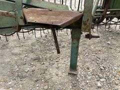John Deere 350 3-point side delivery hay rake