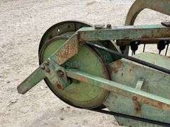 John Deere 350 3-point side delivery hay rake