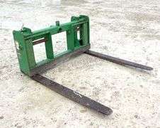 John Deere pallet forks for JD style quick attach