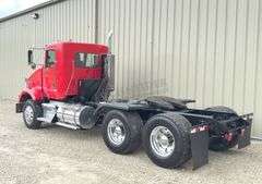 2007 Kenworth T800 tandem axle truck tractor