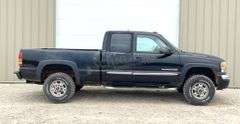 2004 GMC 2500HD extended cab 4x4 pickup