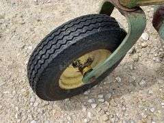 John Deere 350 3-point side delivery hay rake