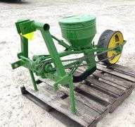 Custom John Deere 1-row 3-point corn planter