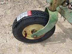 John Deere 350 3-point side delivery hay rake
