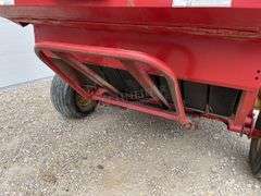 New Holland BR780 round baler