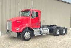2007 Kenworth T800 tandem axle truck tractor