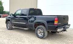 2004 GMC 2500HD extended cab 4x4 pickup