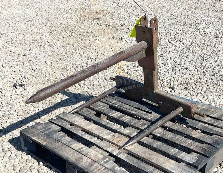 Bale spear for 3-pt. or loader bucket