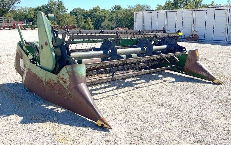 John Deere 213 13' grain head