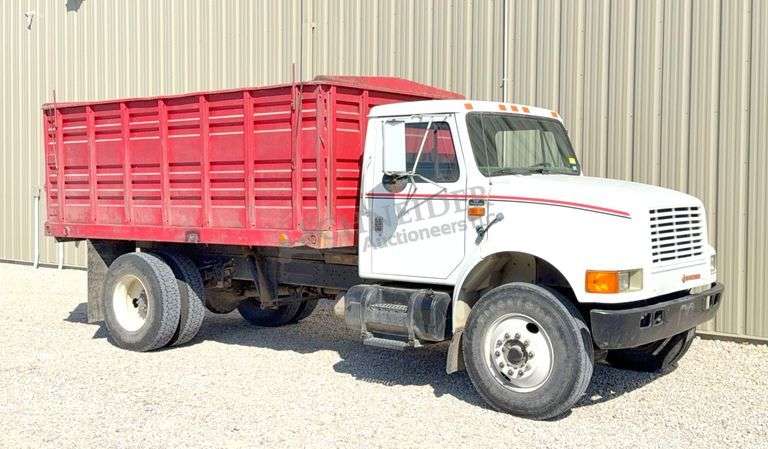 1991 International 4900 grain truck