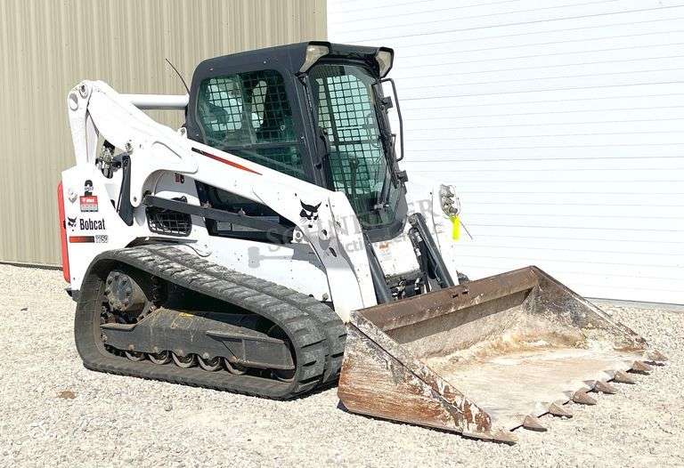 2016 Bobcat T750 skid steer loader