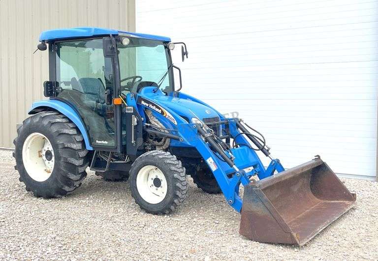 New Holland TC45DA 4x4 tractor w/ loader