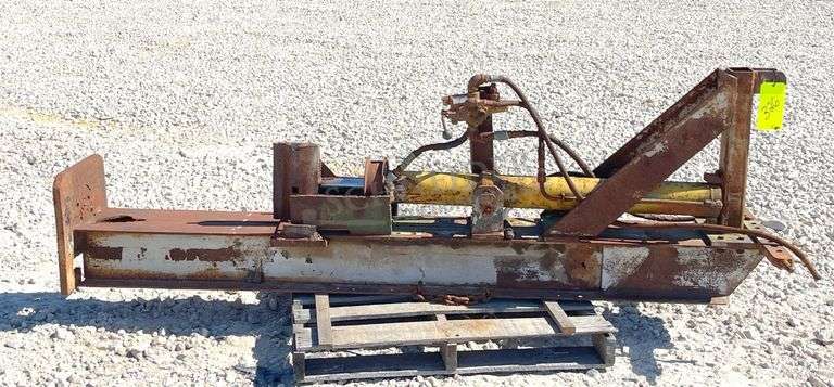 Homemade hydraulic log splitter
