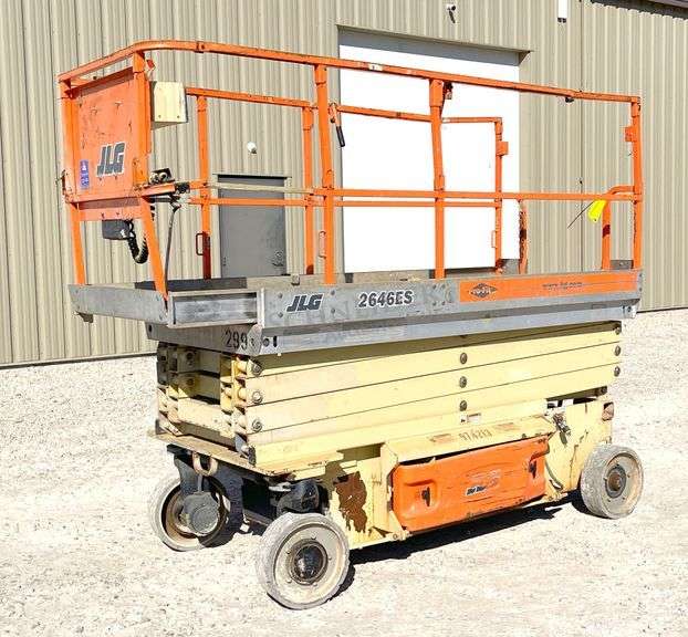 JLG 2646ES electric scissor lift