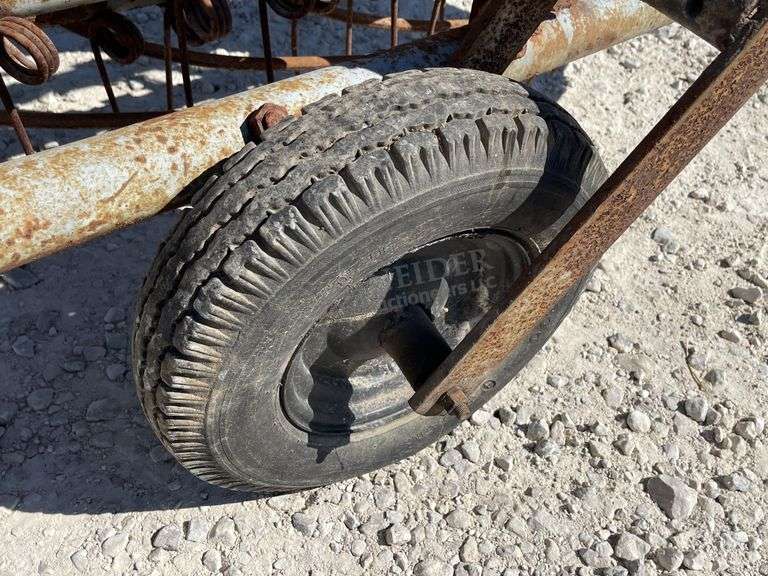 Ferguson 3-pt. PTO drive side delivery hay rake