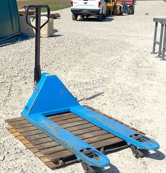 Uline H-3763 4,400 lb. pallet jack