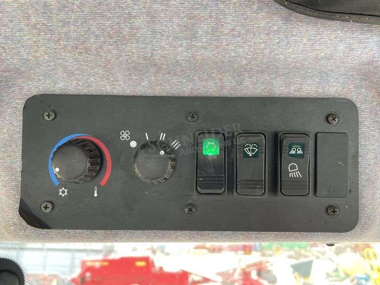 New Holland TC45DA 4x4 tractor w/ loader