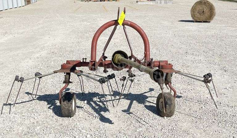 Hesston 3710 2 basket 3-pt. tedder