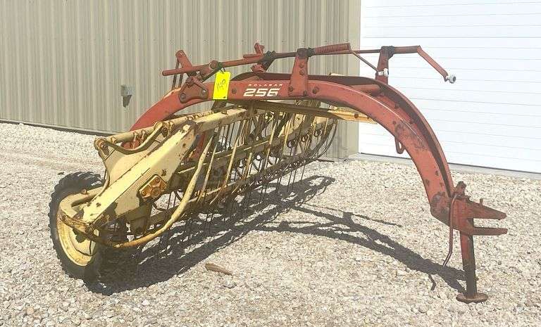 New Holland 256 side delivery hay rake