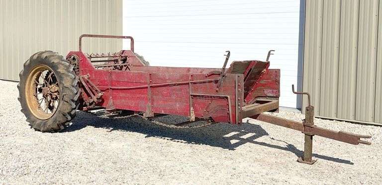 Ground drive manure spreader