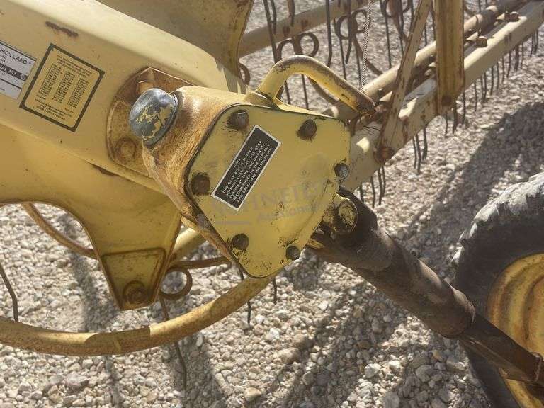 New Holland 256 side delivery hay rake