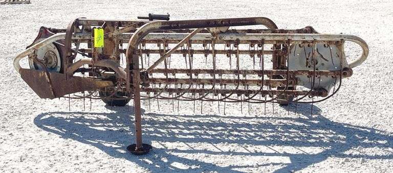 Ferguson 3-pt. PTO drive side delivery hay rake