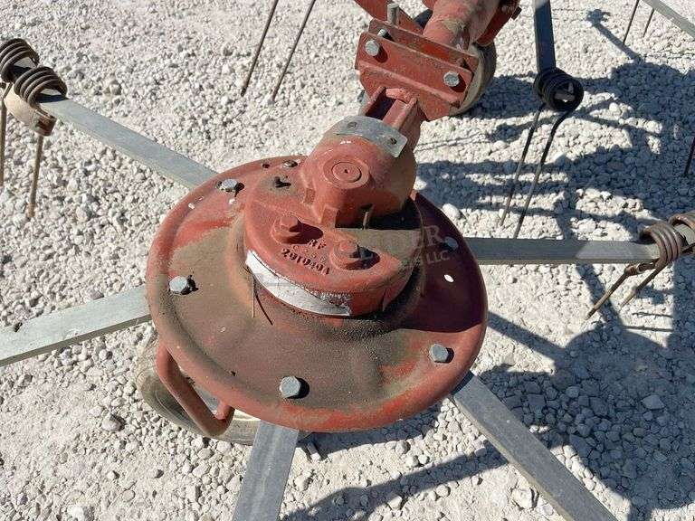 Hesston 3710 2 basket 3-pt. tedder