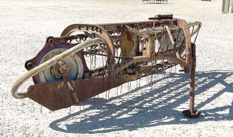 Ferguson 3-pt. PTO drive side delivery hay rake