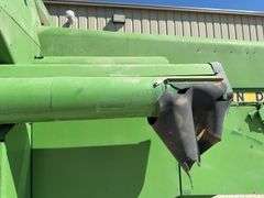 John Deere 4425 combine