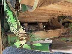 John Deere 4425 combine