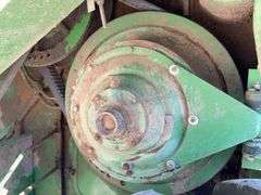 John Deere 4425 combine