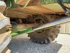 John Deere 4425 combine
