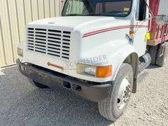 1991 International 4900 grain truck