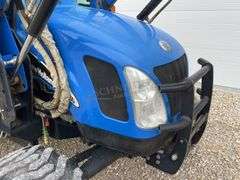 New Holland TC45DA 4x4 tractor w/ loader