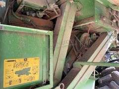 John Deere 4425 combine