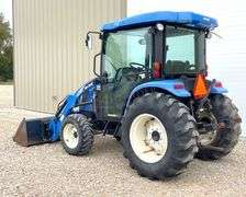New Holland TC45DA 4x4 tractor w/ loader