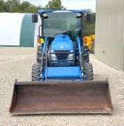 New Holland TC45DA 4x4 tractor w/ loader