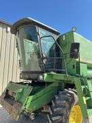John Deere 4425 combine